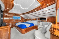 Buy a yacht Ferretti Yachts Custom Line 94 - Ferretti Yachts