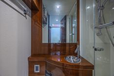 Купить яхту Chapter II - Lazzara в Shestakov Yacht Sales