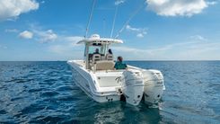 Buy a yacht 330 Boston Whaler 2017