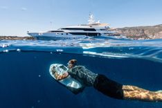 THE WELLESLEY 1993 price