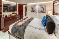 Лучшая цена на LION'S DEN - WESTPORT