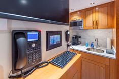 LION'S DEN - WESTPORT