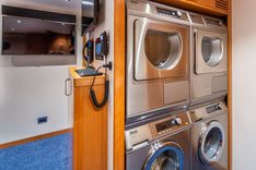 Продажа яхты LION'S DEN RAISED PILOTHOUSE MY