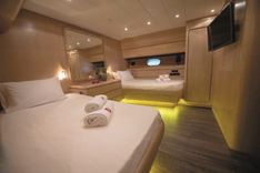 Buy a yacht KISS - Canados