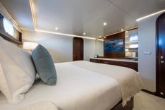 Лучшая цена на Lady Nora - Broward Yacht