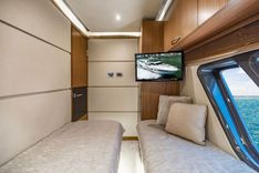 Buy a yacht Thinks Its His - SEA RAY