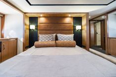 Buy a yacht Thinks Its His - SEA RAY