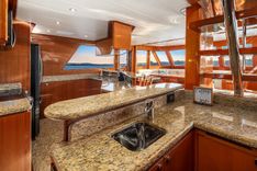 Купить яхту LA BELLA VITA II 720 Skylounge LRC в Shestakov Yacht Sales