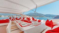 best yacht sales deals Champagne and caviar 112