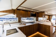 Buy a yacht 70' Johnson Skylounge 2026 Skylounge