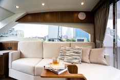 Buy a yacht 70' Johnson Skylounge 2026 - Johnson