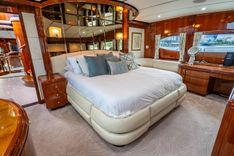 Купить AQUA Flybridge Motoryacht