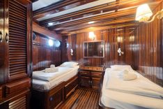 Лучшая цена на THALASSA 2002