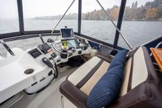 Купить яхту HALCYON 30 CB в Shestakov Yacht Sales