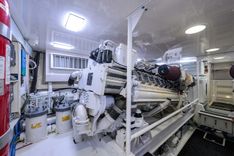 12 BARREL - VIKING yacht sale