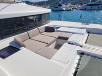 the best price on Aurous 52