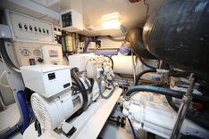 PIER PRESSURE 65 Convertible yacht sale