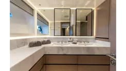 Buy a yacht 90 OCEAN ENCLOSED - Sunseeker