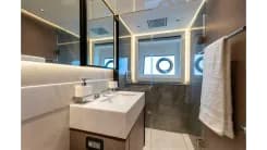 90 OCEAN ENCLOSED 90 Ocean Enclosed