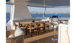 the best price on BEE EXPLORER Art Shipyard