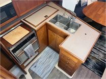 Buy a 34' Hunter 2000 340 - HUNTER at Shestakov Yacht Sales