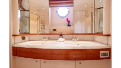 the best price on 2005 Azimut 68E 2005