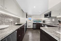 the best price on LA-LA-LA - Ocean Alexander