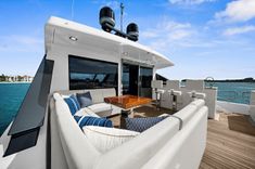 Buy a LA-LA-LA 32L at Shestakov Yacht Sales