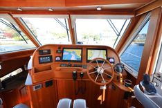 best yacht sales deals UNNAMED 48 Flybridge Sedan