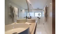 82 OCEAN ENCLOSED - Sunseeker