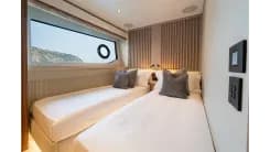 Buy a yacht 82 OCEAN ENCLOSED 2026