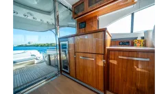 Лучшая цена на WATER DOG 5400 Sport Yacht