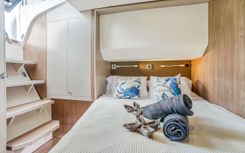 the best price on C SISTERS 2023