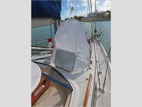 Buy a 40' Beneteau 1999 Center Cockpit at Shestakov Yacht Sales