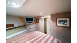 ENCHANTRESS - Hatteras