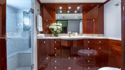 Buy a yacht KASHMIR 133