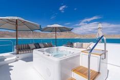 Купить яхту Huracan Expedition в Shestakov Yacht Sales