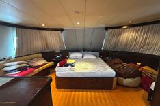 the best price on La Mer 2003