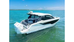 Купить яхту Only 60 hrs! в Shestakov Yacht Sales