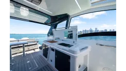 Купить яхту Only 60 hrs! 37 в Shestakov Yacht Sales