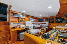 SILVER SEAS Raised Pilothouse