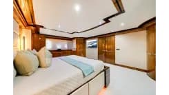 the best price on MESMERIZE Raised Pilot House