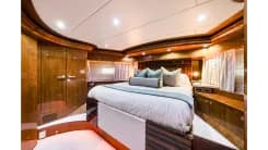 Buy a yacht MESMERIZE Raised Pilot House