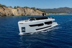 best yacht sales deals LADY LUNA 105