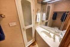 Buy a yacht TWIN TALES - HINES FARLEY