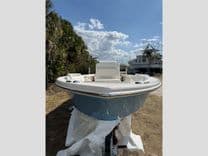 24' Everglades 2017 243 CC - Everglades