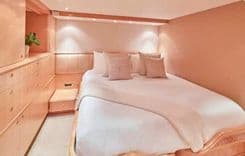 Buy a yacht FAVOR - Crescent Custom Yachts