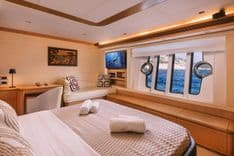 MAYBE NOT 830 yacht sale