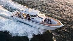 the best price on LIQUID LOUNGE 42