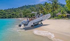 the best price on AZUL V Custom